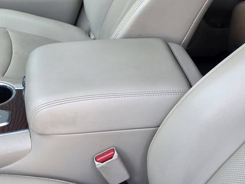 Used 2018 Nissan Pathfinder Platinum w/ Cargo Package FWD image 8