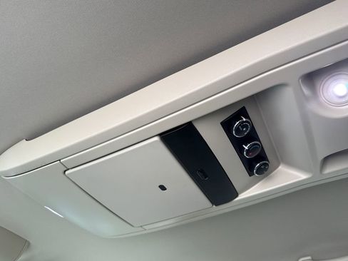 Used 2015 Chrysler Town & Country Touring-L w/ Driver Convenience Group image 16