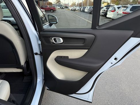 Used 2025 Volvo XC40 B5 Plus w/ Protection Package Premier image 30