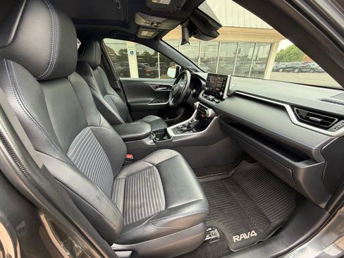 Used 2020 Toyota RAV4 XSE AWD/4WD image 22