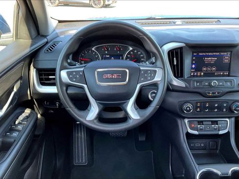 Used 2024 GMC Terrain SLE image 5