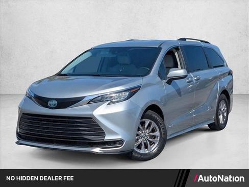 Used 2021 Toyota Sienna LE FWD image 1