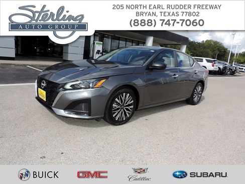 Used 2025 Nissan Altima 2.5 SV FWD image 1