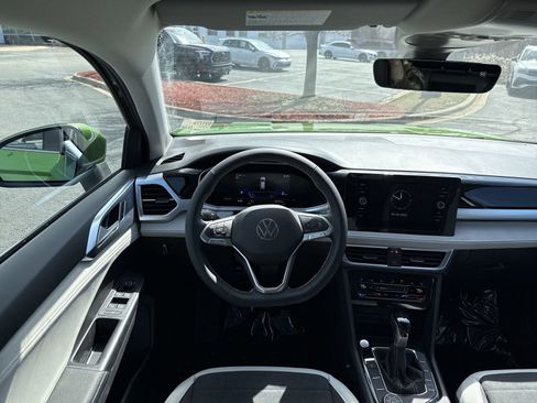 Used 2025 Volkswagen Taos SE image 17