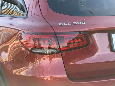 Used 2022 Mercedes-Benz GLC 300 4MATIC SUV image 10