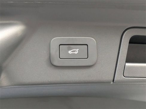 Used 2025 Land Rover Range Rover Velar Dynamic SE image 14