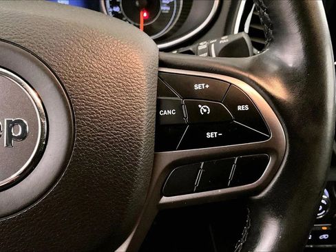 Used 2019 Jeep Cherokee Limited image 18