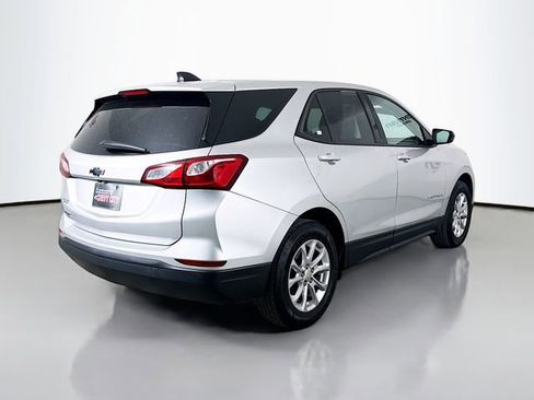 Used 2019 Chevrolet Equinox LS w/ LS Convenience Package image 9