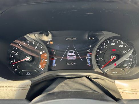 Used 2025 Jeep Compass Limited image 34