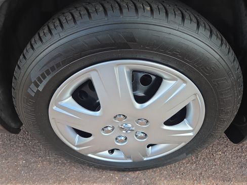 Used 2015 Nissan Versa S Plus FWD image 12