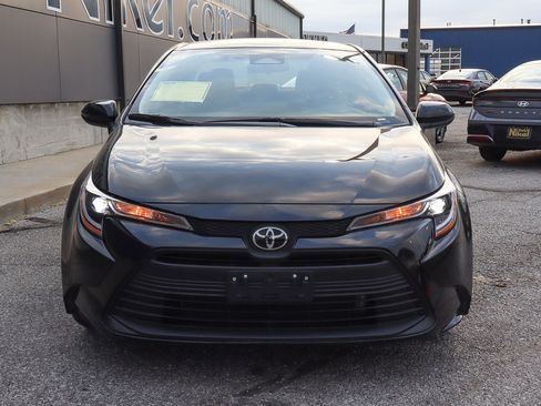 Used 2025 Toyota Corolla LE image 2