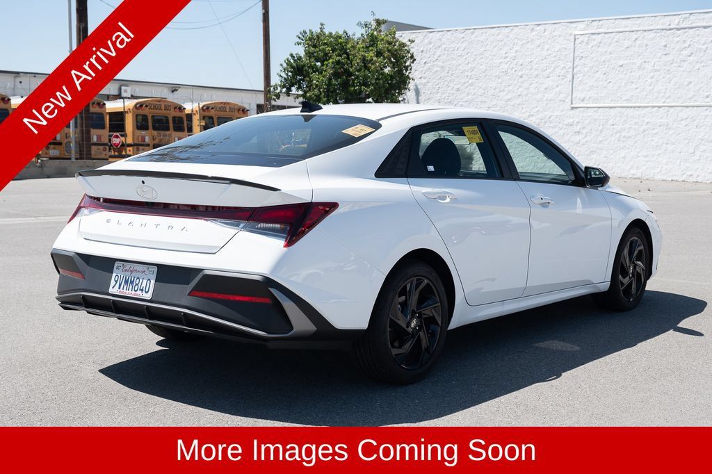 Used 2026 Hyundai Elantra Sport FWD image 4