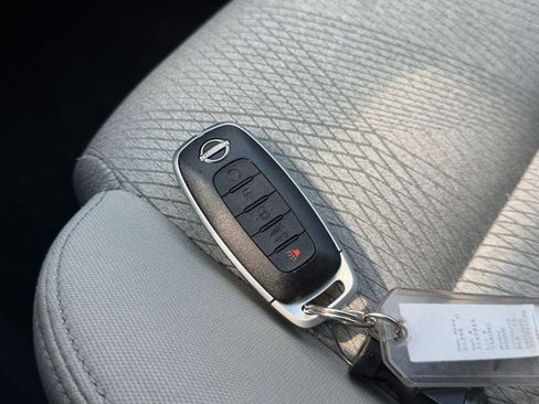 Used 2025 Nissan Rogue SV FWD image 21