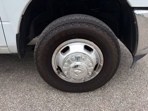 Used 2024 RAM 3500 Tradesman w/ Chrome Appearance Group AWD/4WD image 29