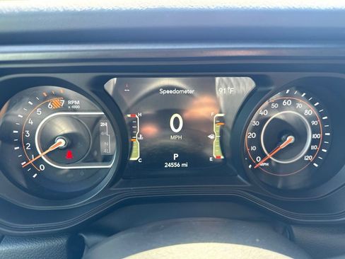 Certified 2025 Jeep Wrangler Unlimited Rubicon w/ Convenience Group AWD/4WD image 17