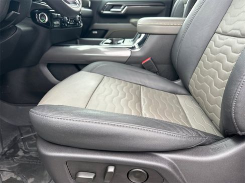 Used 2024 Chevrolet Silverado 2500 ZR2 w/ Technology Package image 10