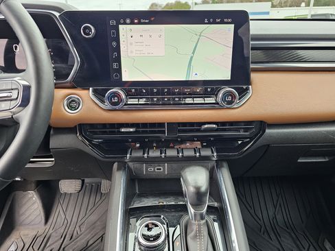 Used 2023 GMC Canyon AT4 w/ AT4 Premium Package image 24