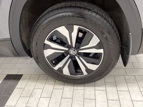 Certified 2024 Volkswagen Atlas SE image 22