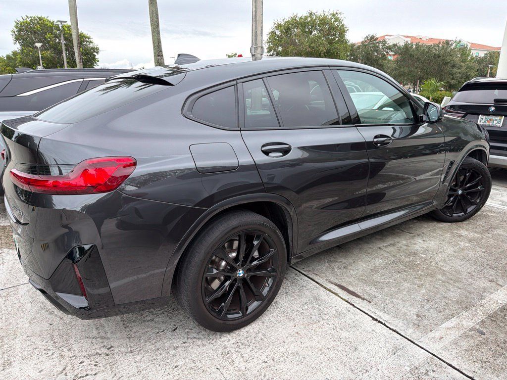 Certified 2024 BMW X4 xDrive30i w/ M Sport Package AWD/4WD image 3