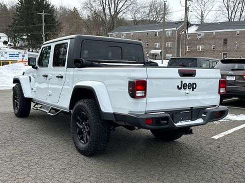 Used 2022 Jeep Gladiator Sport image 2