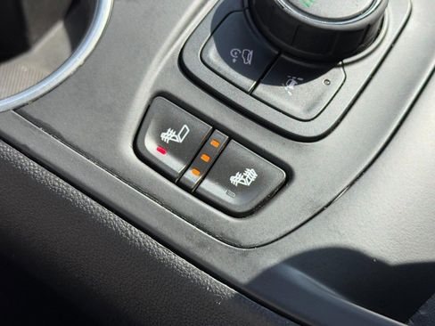 Used 2021 GMC Terrain SLE w/ Driver Convenience Package image 19