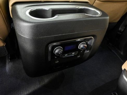 Used 2023 Chevrolet Suburban Premier image 18