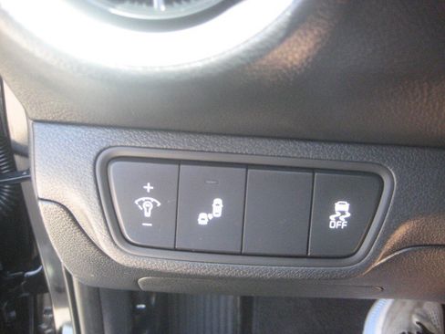 Used 2024 Kia Forte LXS w/ LXS Technology Package FWD image 16