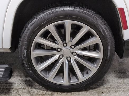 Used 2023 Jeep Grand Wagoneer 4WD image 13