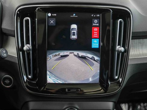 Used 2023 Volvo XC40 B5 Plus AWD/4WD image 26