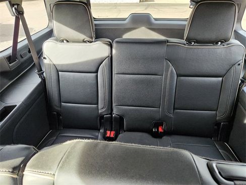 Used 2025 GMC Yukon XL Elevation image 13