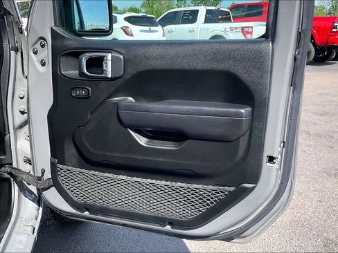 Used 2022 Jeep Wrangler Unlimited Sport image 29