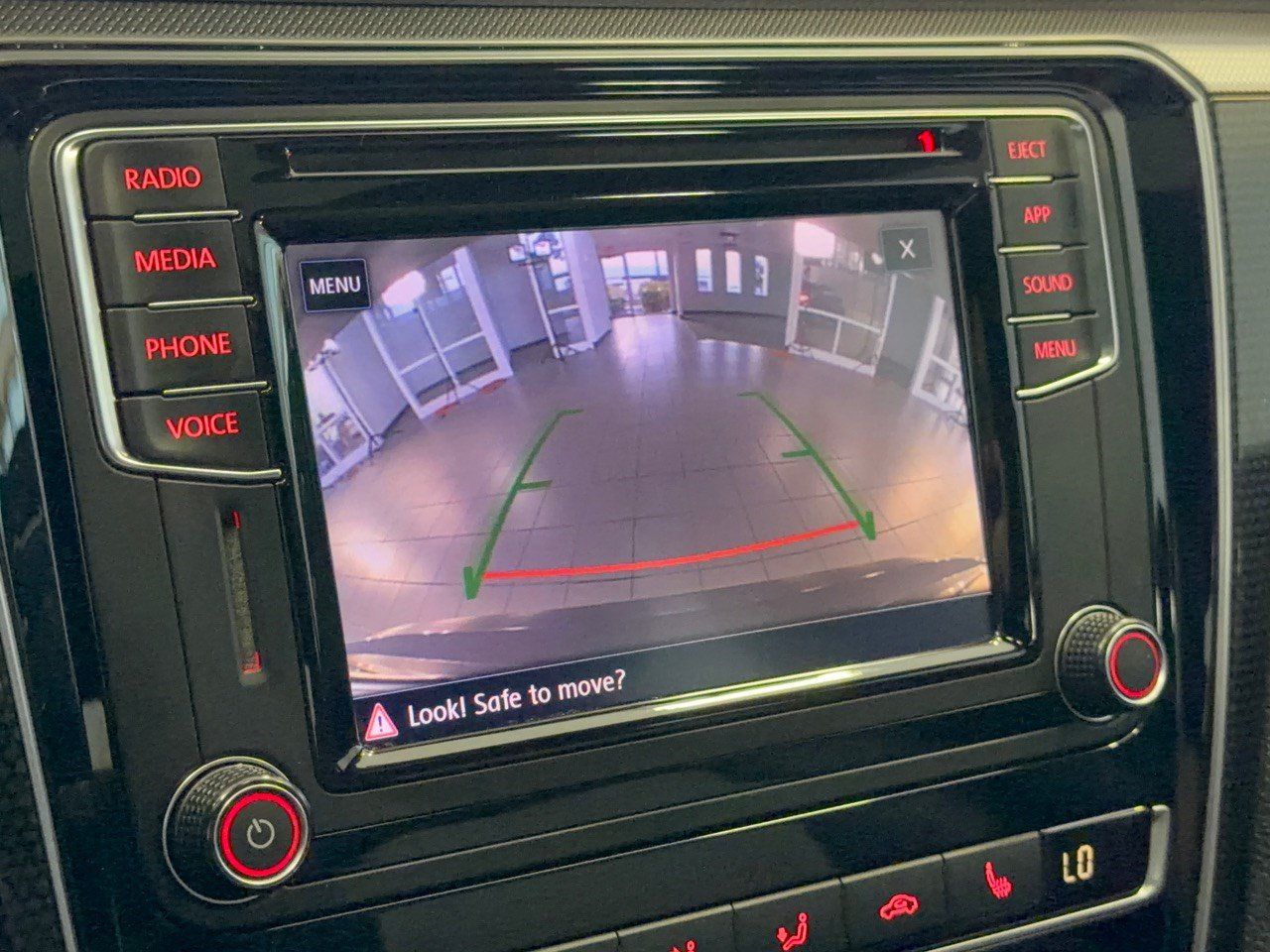 Used 2018 Volkswagen Passat 3.6 FWD image 24