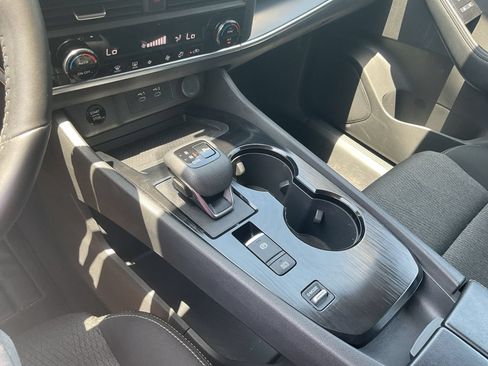Used 2025 Nissan Rogue SV FWD image 20