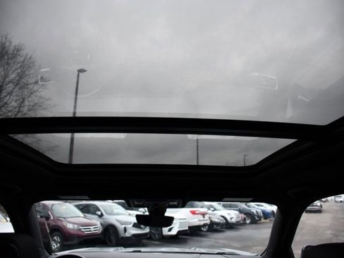 Used 2021 GMC Yukon Denali w/ Denali Premium Package image 33