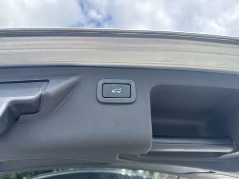 Used 2017 Land Rover Discovery Sport HSE AWD/4WD image 13