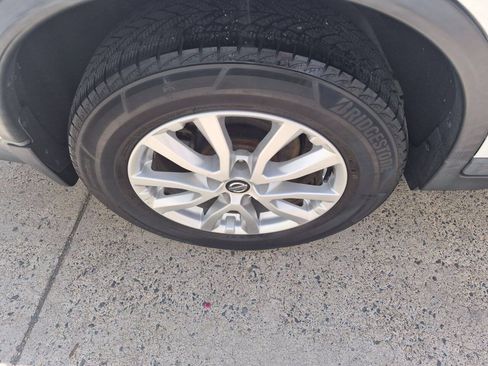 Used 2017 Nissan Rogue SV AWD/4WD image 7