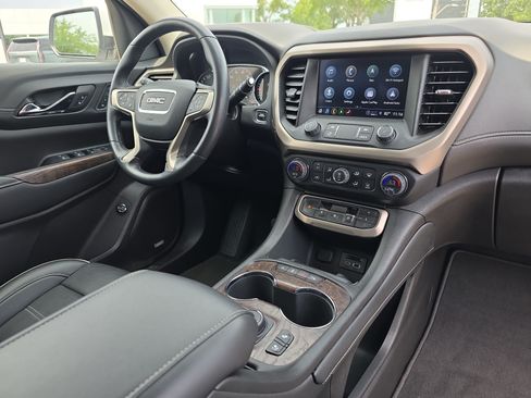 Used 2022 GMC Acadia Denali w/ Denali Ultimate Package FWD image 17