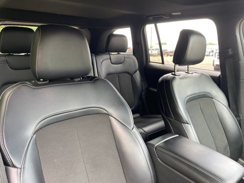 Used 2025 Jeep Grand Cherokee Altitude RWD image 33
