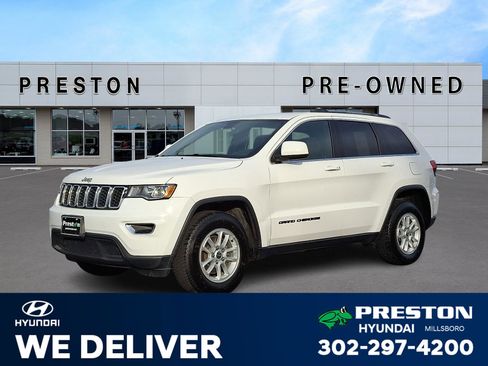 Used 2019 Jeep Grand Cherokee Laredo image 1