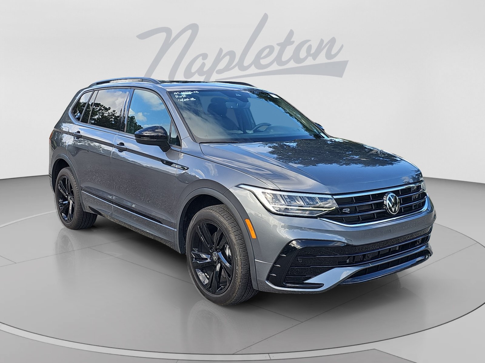 Used 2023 Volkswagen Tiguan SE R-Line FWD image 8