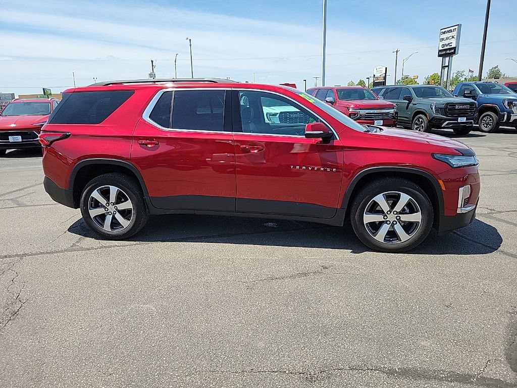 Used 2023 Chevrolet Traverse LT w/ LT Premium Package AWD/4WD image 4