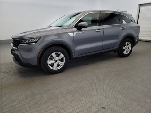 Used 2023 Kia Sorento LX FWD image 2