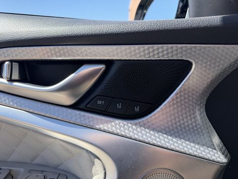 Used 2022 Genesis G70 3.3T RWD image 32