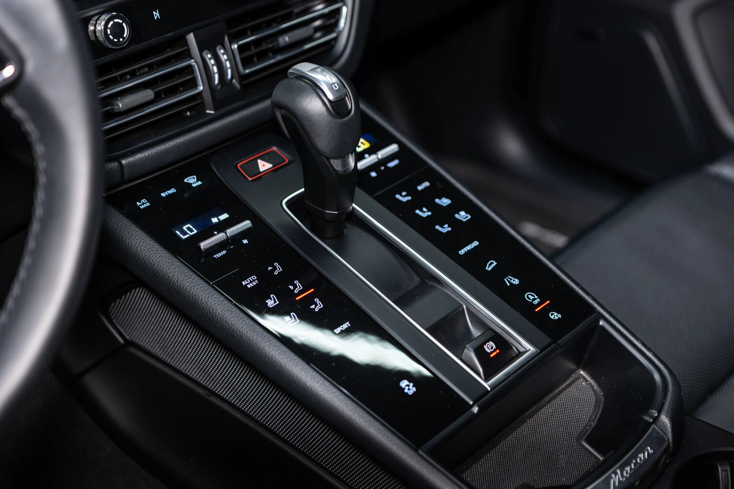 Used 2024 Porsche Macan AWD/4WD image 18
