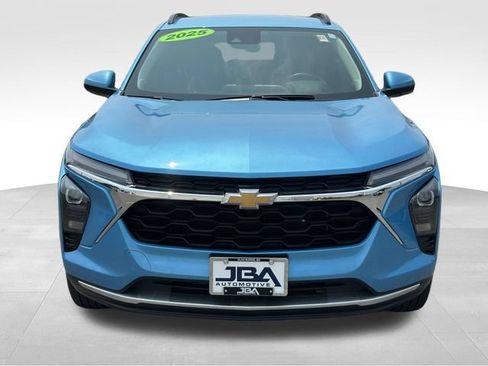 Certified 2025 Chevrolet Trax LT w/ Driver Confidence Package FWD image 24