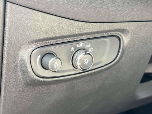 Used 2023 Chevrolet Equinox LS FWD image 22