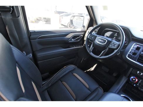 Used 2024 GMC Yukon AT4 w/ Technology Package image 8