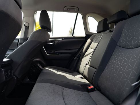 Used 2020 Toyota RAV4 XLE FWD image 17