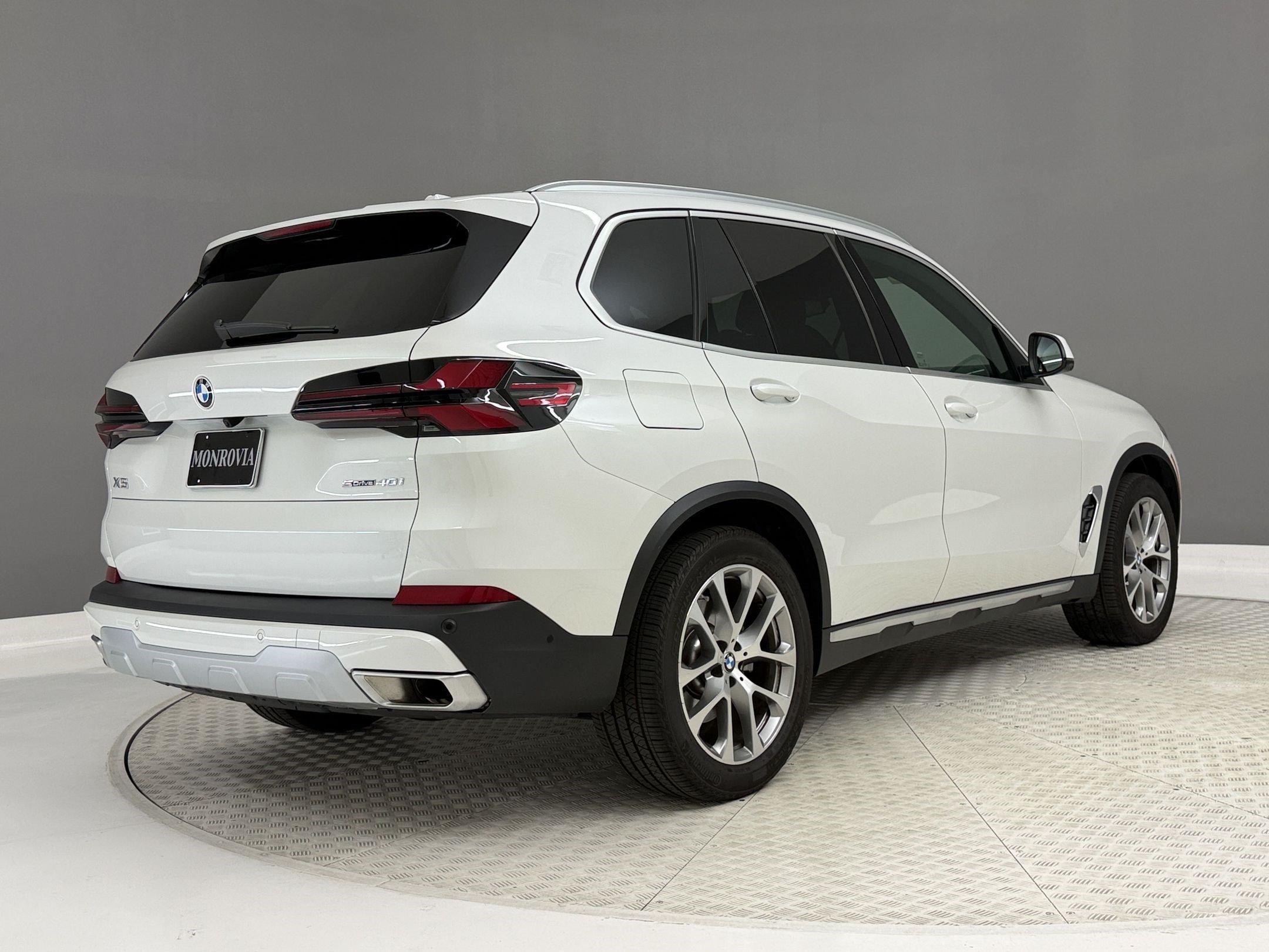 Used 2026 BMW X5 sDrive40i w/ Premium Package RWD image 9