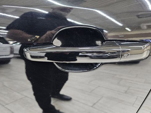 Used 2017 Jaguar F-PACE Premium image 12